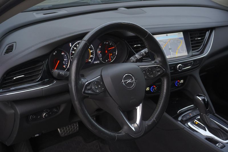 Opel Insignia (2017) INSIGNIA  2,0T154kW SPORTS 4x4 - fotka 12 z 30