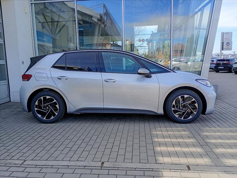 Volkswagen ID.3 (2025) Pro People 150 kW, 59 kWh - fotka 4 z 19