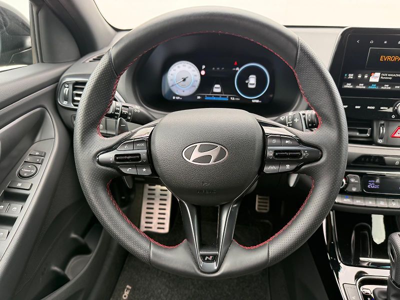 Hyundai i30 1.5 T-GDI MHEV DCT N-Line - fotka 15 z 29