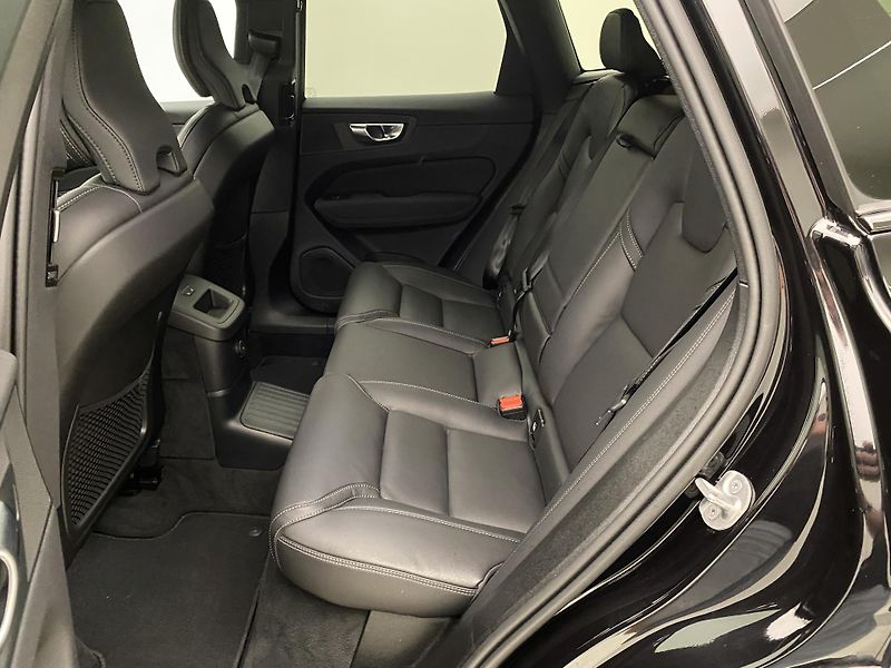 Volvo XC60 T6 AWD RECHARGE BLACK EDITION - fotka 5 z 61