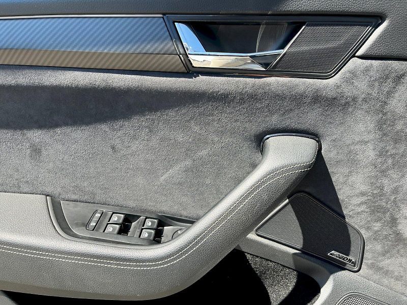 Škoda Superb (2022) 2.0 TSI 206kW SportLine 4x4 DS - fotka 15 z 27