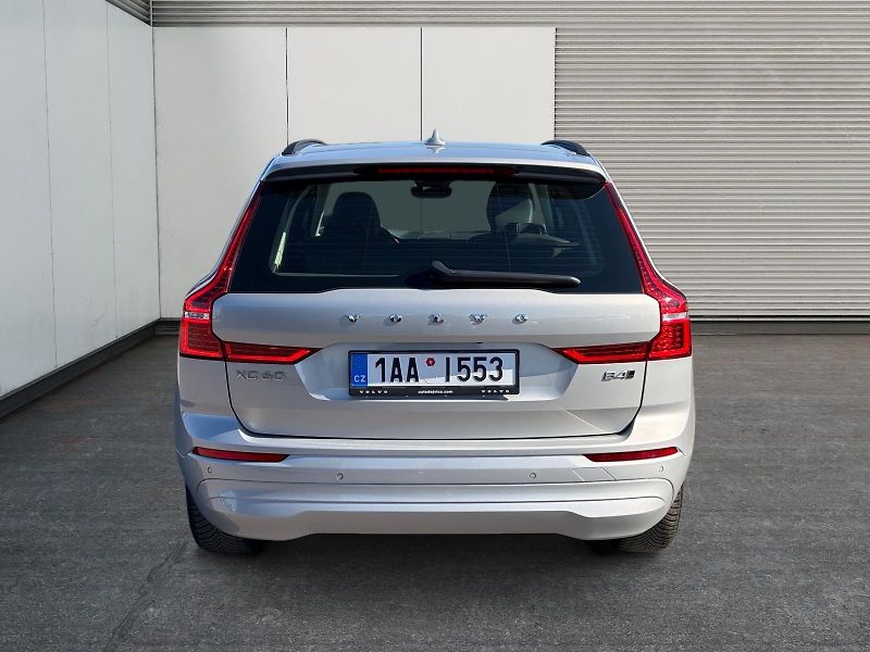 Volvo XC60 (2023) CORE B4 D 145kW 4x4 AWD CZ DPH - fotka 5 z 11