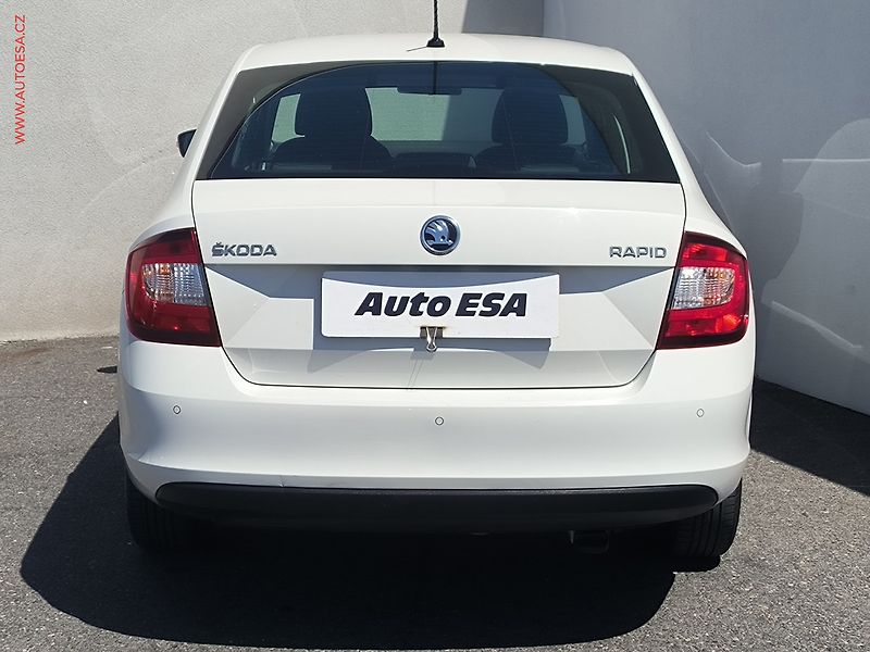 Škoda Rapid (2018) 1.0 TSI, ČR, AC, výhřev sed - fotka 5 z 16