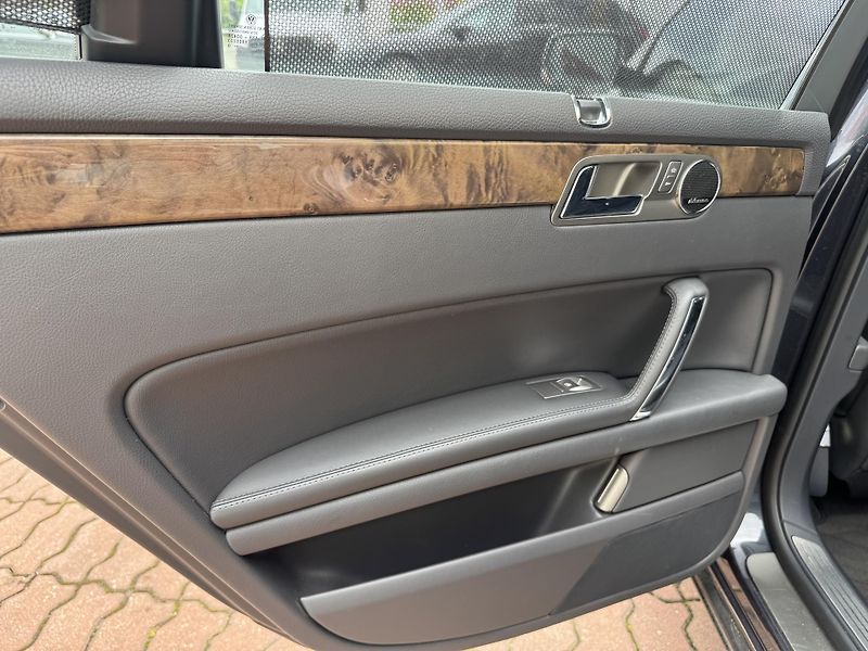 Volkswagen Phaeton (2011) 3.0TDI 176kW - fotka 16 z 22
