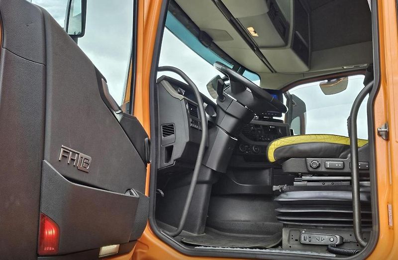Volvo FH (2015) 16.550 6x4 tahač + HR EURO 6 - fotka 22 z 24