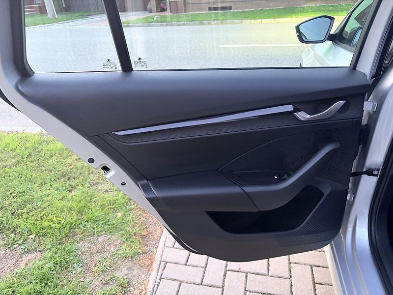 Škoda Octavia 2.0 TDI DSG LED VIRTUAL - fotka 44 z 53