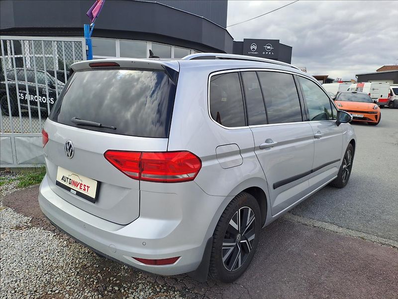 Volkswagen Touran 2,0 TDI HIGHLINE - fotka 4 z 27