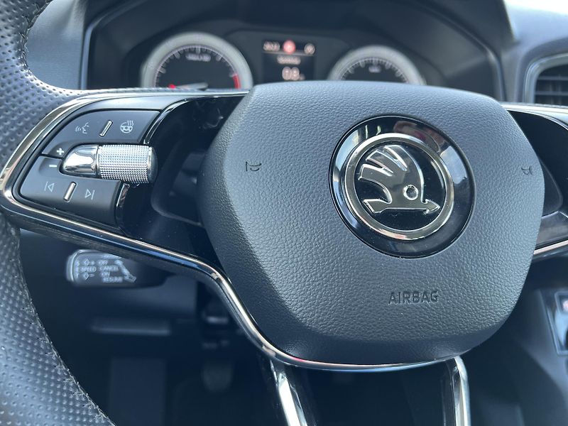 Škoda Karoq Style 1.5TSi NAVI KAMERA ALU - fotka 15 z 44