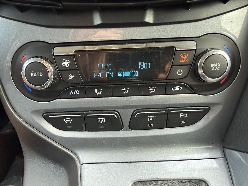 Ford Focus 2,0TDCI 120 kW AUTOMAT - fotka 19 z 23