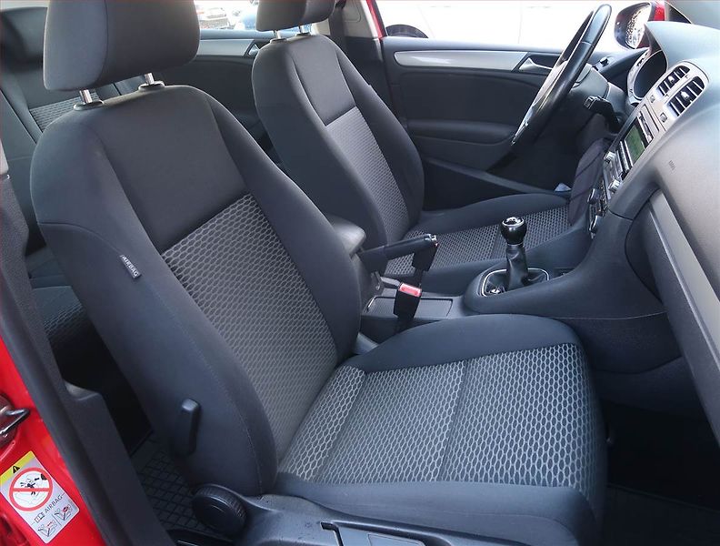 Volkswagen Golf (2011) 1.2 TSI, Tempomat - fotka 9 z 14