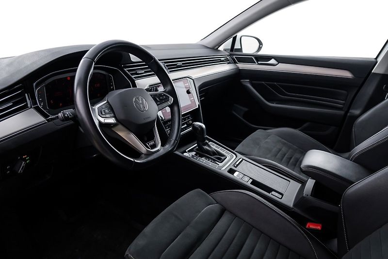 Volkswagen Passat TDI 4M 147kW R-Line - fotka 8 z 21