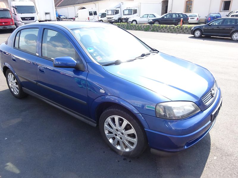 Opel Astra (2002) 1,6 62 kw - fotka 5 z 14