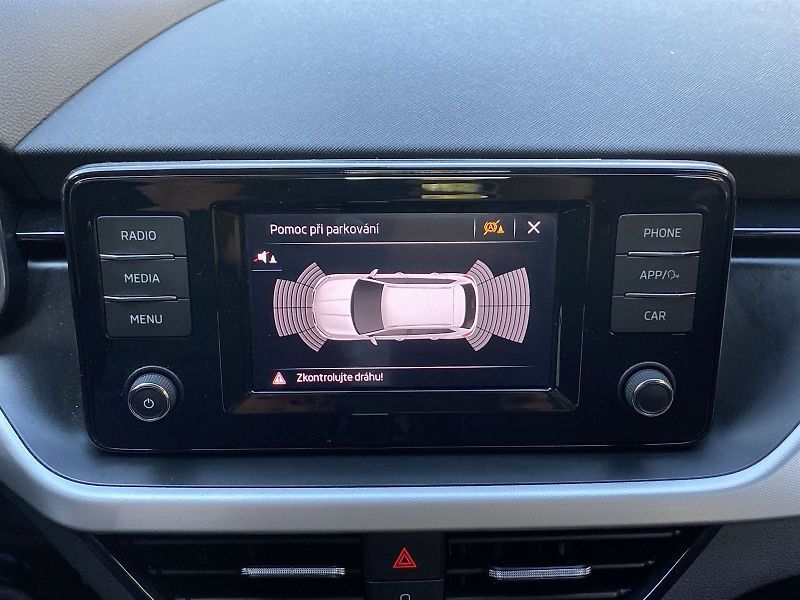 Škoda Kamiq (2021) 1.0 TSI Ambition - fotka 13 z 33