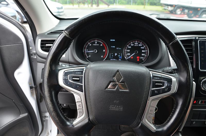 Mitsubishi L200 (2022) INTENSE 2.2 DI-D 4WDDOUBLE CAB - fotka 9 z 17
