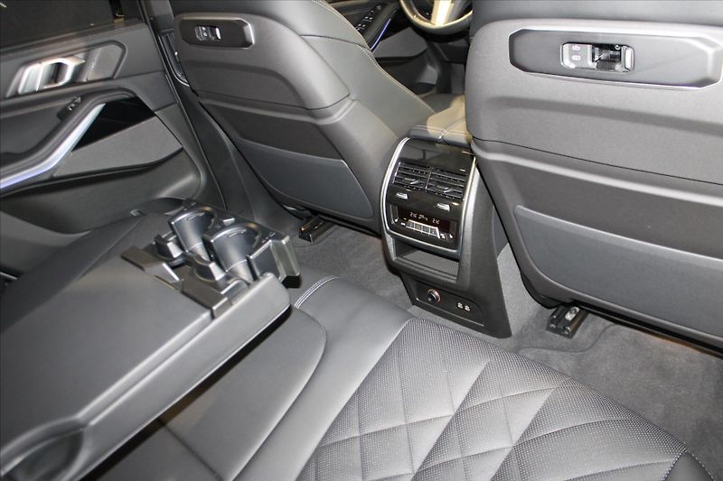 BMW X5 xDrive30d M Sport Pro DAProf/3 - fotka 28 z 34