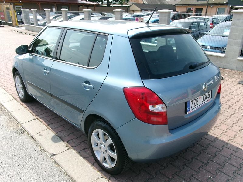 Škoda Fabia (2009) 1,4 16V KLIMA TEMP ALU - fotka 6 z 21