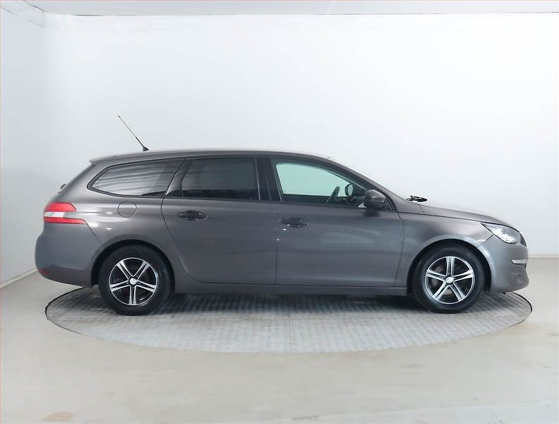 Peugeot 308 (2016) 1.6 BlueHDi, Serv.kniha - fotka 6 z 16
