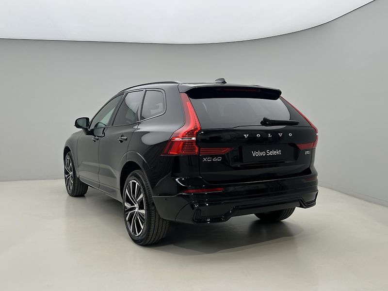 Volvo XC60 B5 AWD DARK PLUS AUT - fotka 11 z 45