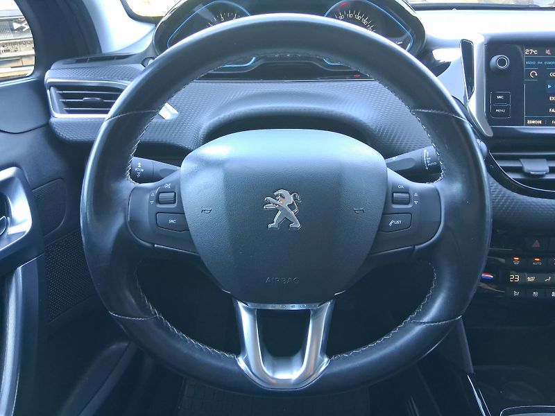 Peugeot 2008 ALLURE 1.2 PureTech 81 kW   - fotka 11 z 26