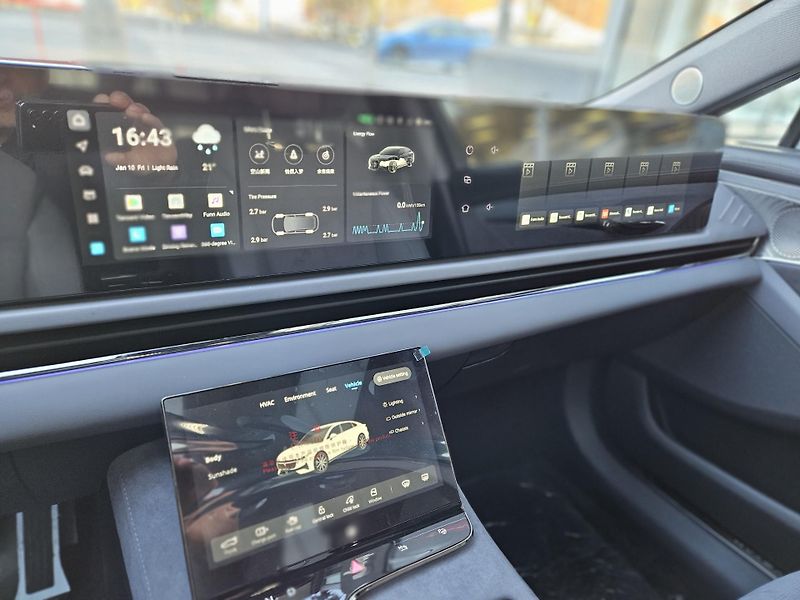 Dongfeng Voyah Passion PHEV (2024) VOYAH PASSION PHEV - fotka 16 z 24