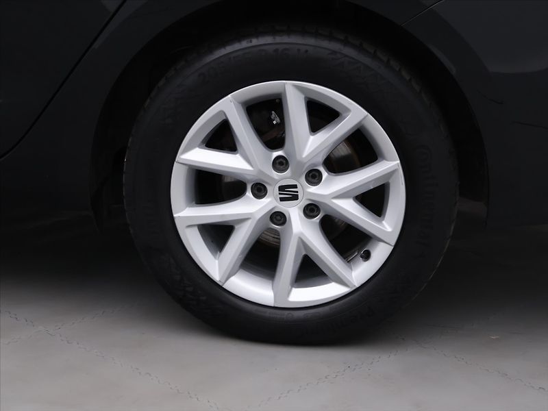 Seat Leon 2,0 TDI 110kW Style ST DSG - fotka 24 z 31