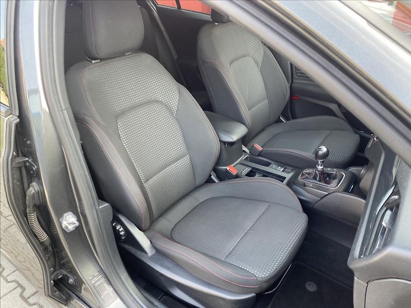 Ford Focus 1,5 TDCi  ST-line / záruka - fotka 17 z 42