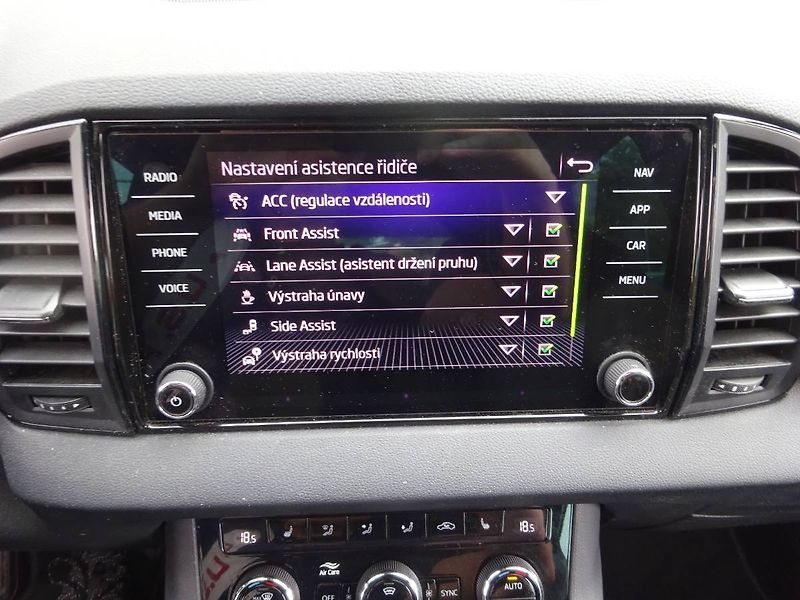 Škoda Karoq (2025) 2,0TDi /110kW  DSG Sportline - fotka 11 z 27