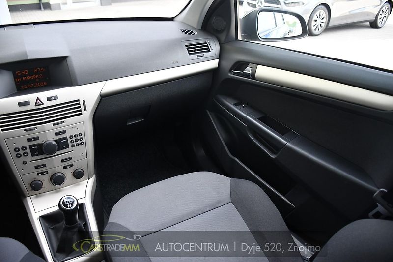 Opel Astra SW 1.6i SPORT A/C  - fotka 24 z 42