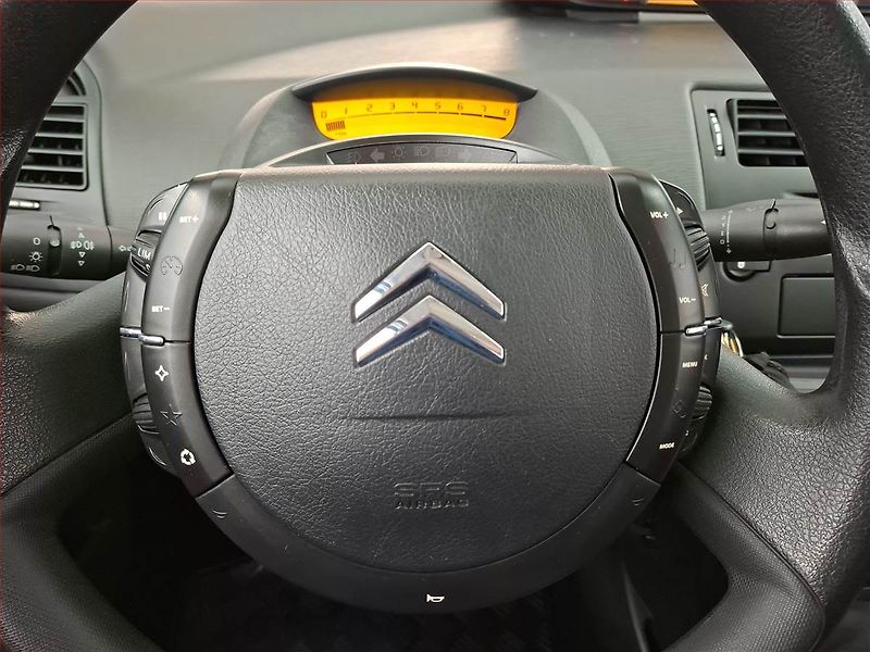 Citroën C4 (2008) 1.6 16V, po STK, Tažné, Klima - fotka 16 z 16