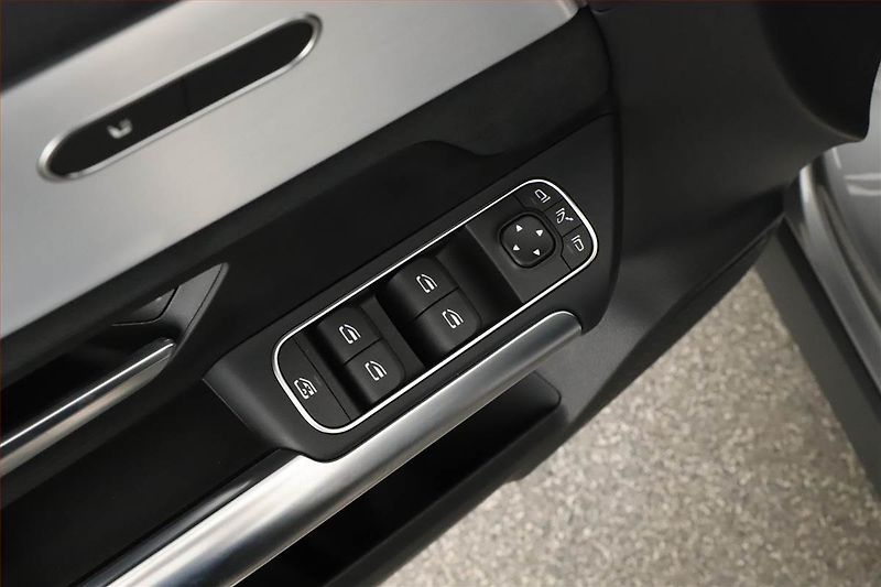 Mercedes-Benz GLA (2025) 200 d, AMG Line, Navigace - fotka 17 z 20
