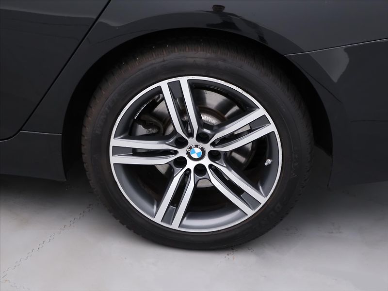 BMW Řada 5 2.0 D 140kW xDrive AT CZ - fotka 28 z 35