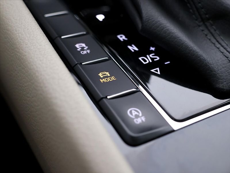 Škoda Superb 2,0 TDI 140kW L&K 4x4 CZ - fotka 34 z 46