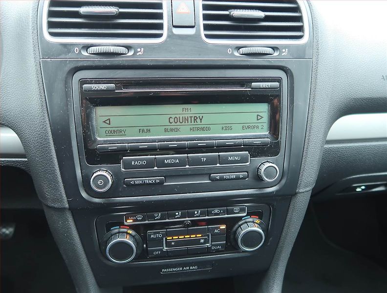 Volkswagen Golf (2010) 1.6 TDI, po STK, za super cenu - fotka 12 z 15
