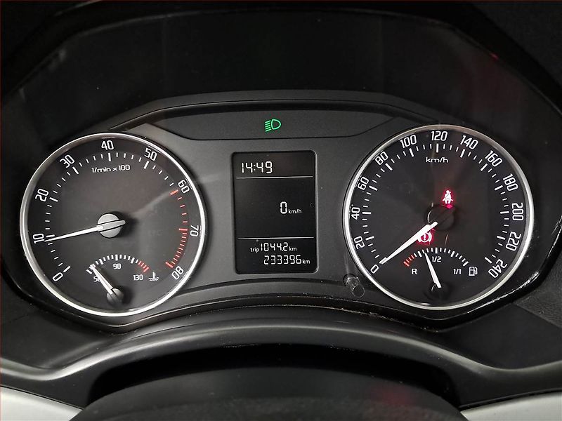 Škoda Octavia (2009) 1.6, Park. senzory - fotka 11 z 17