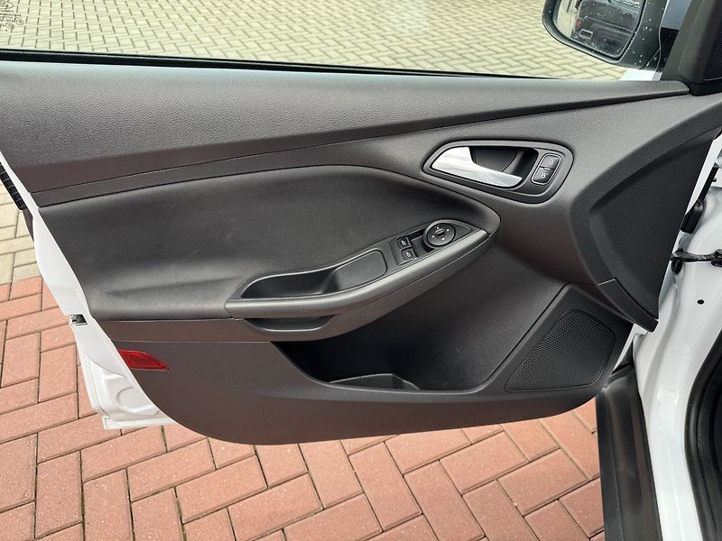 Ford Focus (2016) 1.6i Ti-VCT Klima Winter Paket - fotka 26 z 50