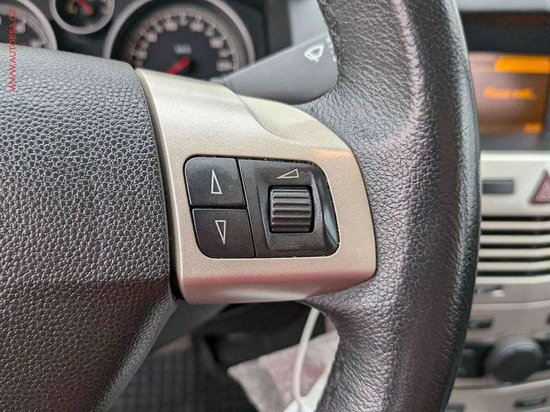 Opel Astra (2007) 1.6 16V, AT, TZ, výhř.sed. - fotka 14 z 17