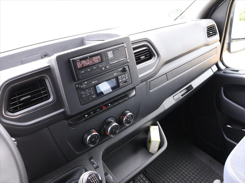 Renault Master 2,3 dCi L4 8-Palet 2x spaní DP - fotka 19 z 32