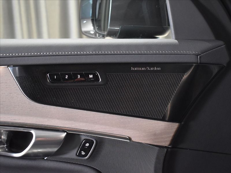 Volvo XC90 2,0 T8 AWD Plus BLIS,Bezklíč - fotka 18 z 27