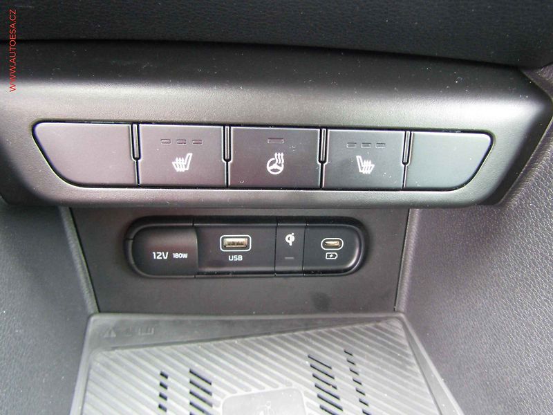 Kia Sportage (2022) 1.6 T-GDi, 1.maj,ČR, TOP - fotka 20 z 26