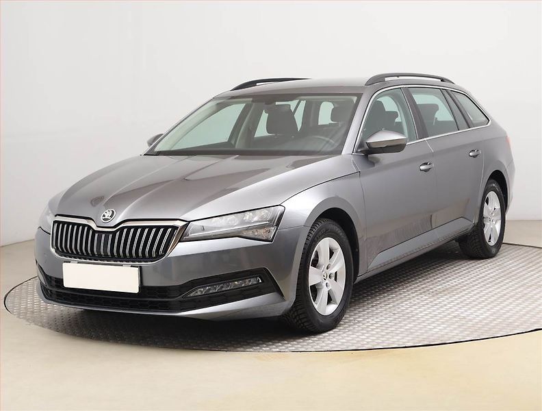 Škoda Superb (2023) Ambition 1.5 TSI - fotka 2 z 19