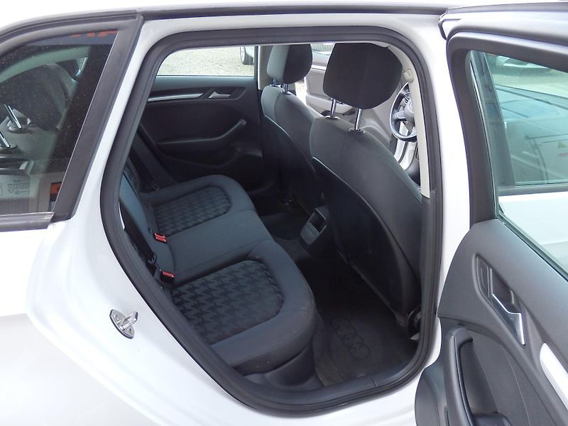 Audi A3 SPORTBACK 1.6 TDI KLIMA - fotka 9 z 17