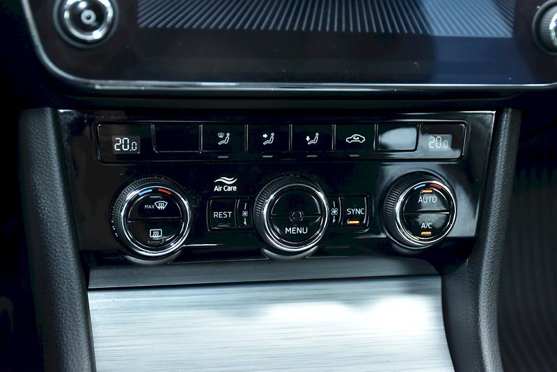 Škoda Superb (2022) Ambition 1.5 TSI 110kW DSG - fotka 22 z 30