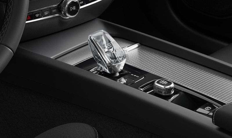 Volvo V60 (2026) B4 PLUS DARK AUT - fotka 7 z 20