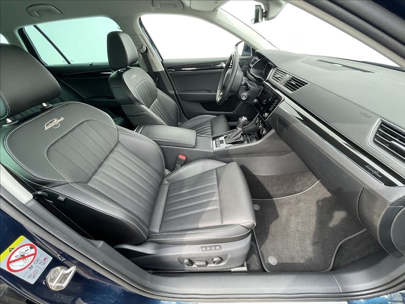 Škoda Superb 1,5 TSI DSG Combi L&K DCC+ACC - fotka 17 z 23