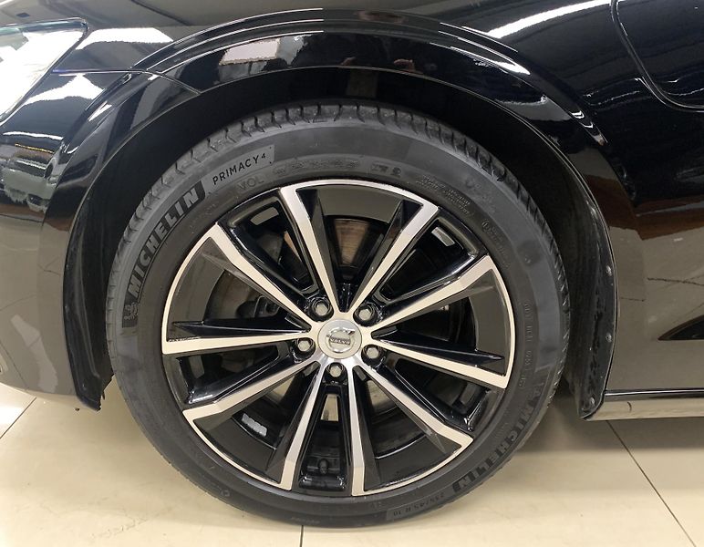 Volvo V60 RECHARGE T6, AWD PLUS DARK ČR - fotka 30 z 42