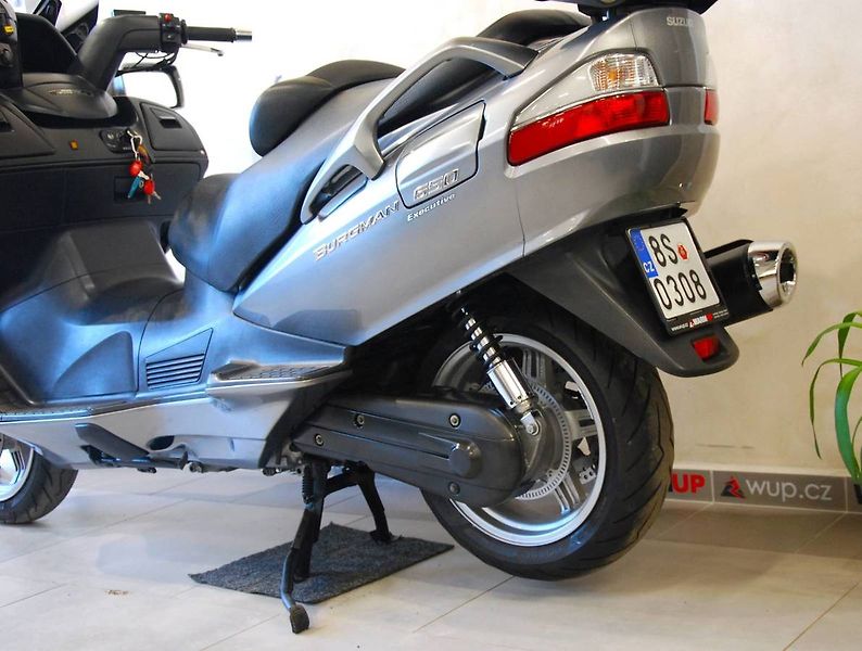 Suzuki Burgman 650 Executive (2007) - fotka 20 z 21