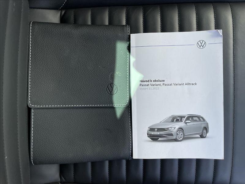 Volkswagen Passat Variant 2,0 TDI DSG Elegance ACC+LED - fotka 17 z 21