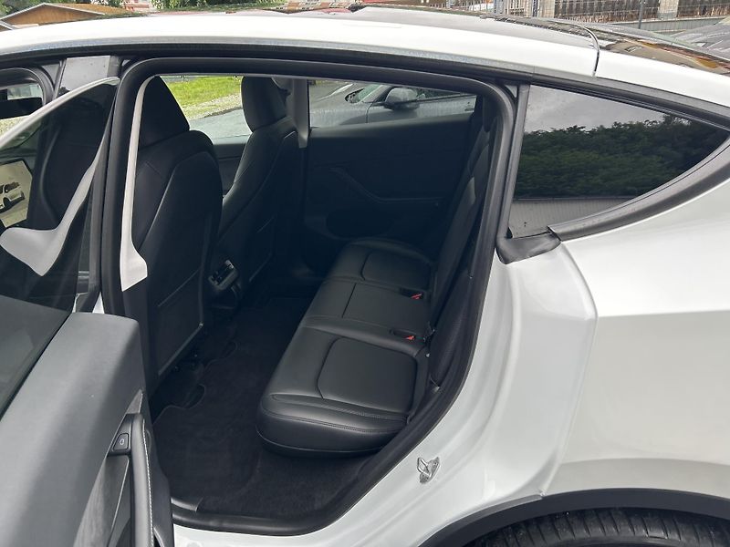 Tesla Model Y LONG RANGE DUAL MOTOR  TZ 92% - fotka 12 z 56