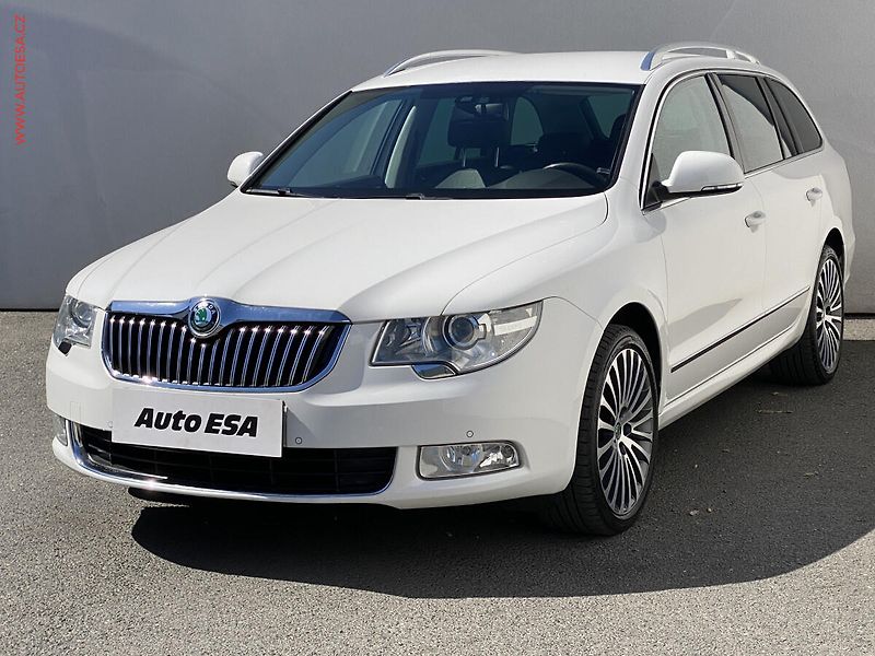 Škoda Superb (2013) 2.0 TDi 4x4, L&K, DSG, kůže - fotka 3 z 20