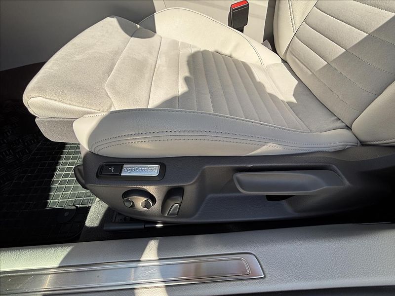 Volkswagen Passat 2,0 TDI 147kW 4MOT DSG - fotka 19 z 31